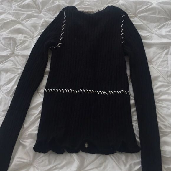 SOLD. Moschino Sweater with hand crocheted flower - Picture 4 of 4